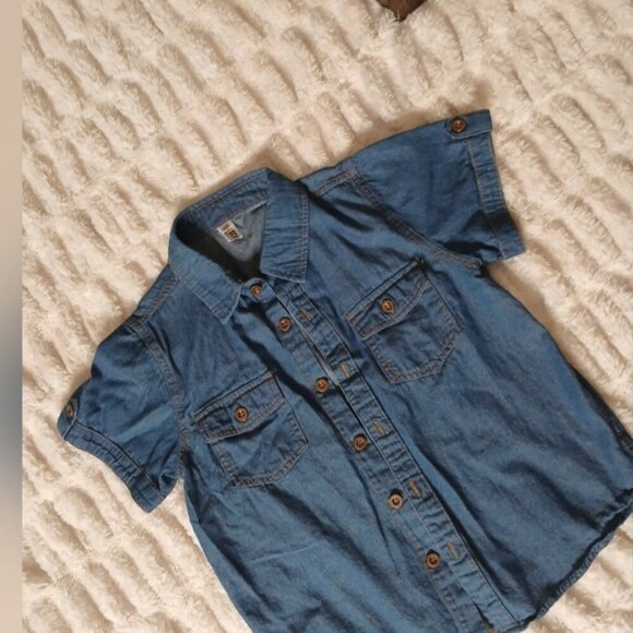 6 Boy Shirts - Picture 4 of 11